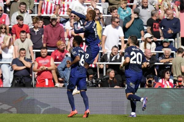 Man United return to winning ways after trouncing Southampton 3-0