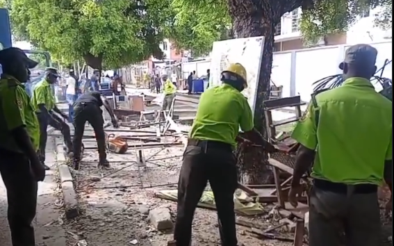Video: Taskforce Removes Roadside Traders, Dismantles Shanties in Lagos