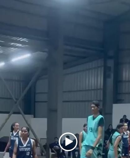 The tallest female basketball player I’ve ever seen… WOW! 🏀