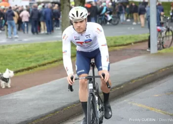 Tour de France Cyclist Quits After Riding 174km With Fractured Shoulder