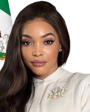 Enugu First Lady distributes palliatives, empowers women in Isi-Uzo