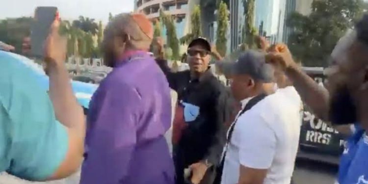 Sowore on the run as operatives disperse #FreeNnamdiKanuNow protesters in Abuja