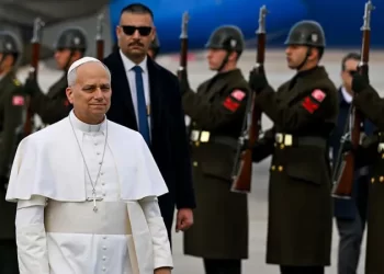 Pope Leo Begins First Overseas Mission With Symbolic Visit to Turkey and Lebanon