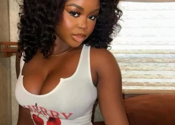 “Don’t Marry Poor Men Because of Regina’s Situation,” Saidaboj Tells Ladies