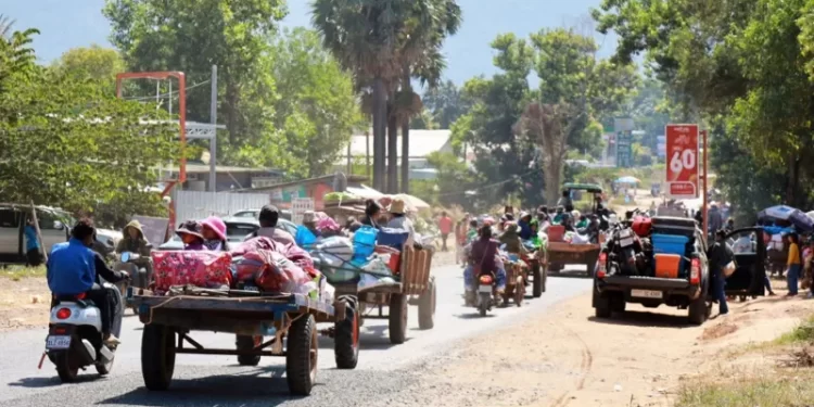 Thousands Flee Thai-Cambodia Border as Clashes Escalate