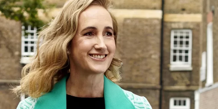 Bestselling ‘Shopaholic’ Author Sophie Kinsella Passes Away