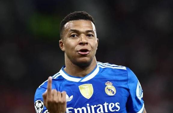 Mbappe Returns to PSG Squad for Key Clash Against Alaves