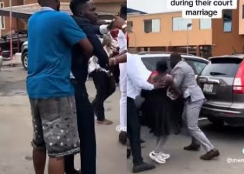 Newly weds fight over picture spot at Lagos marriage registry