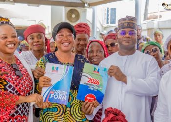 Kogi women purchase, present APC senatorial form to Yahaya Bello