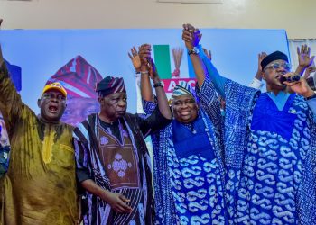Abiodun Formally Presents Senator Adeola to Ogun West APC Stakeholders