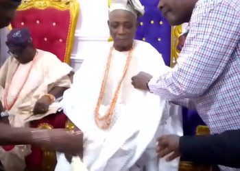 Rotary Club inducts Olubadan as honorary member