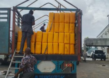 Customs seizes 3,310 jerrycans of vegetable oil in Enugu