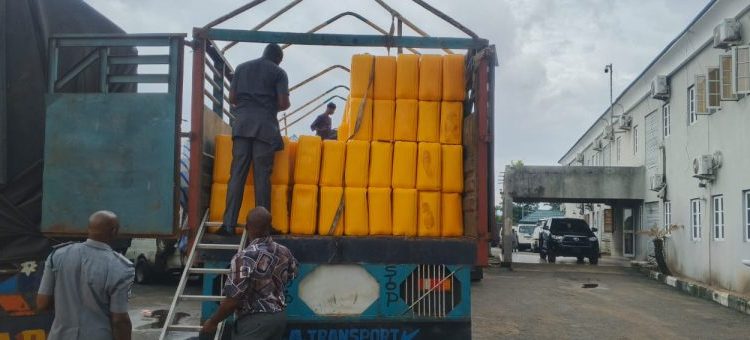 Customs seizes 3,310 jerrycans of vegetable oil in Enugu