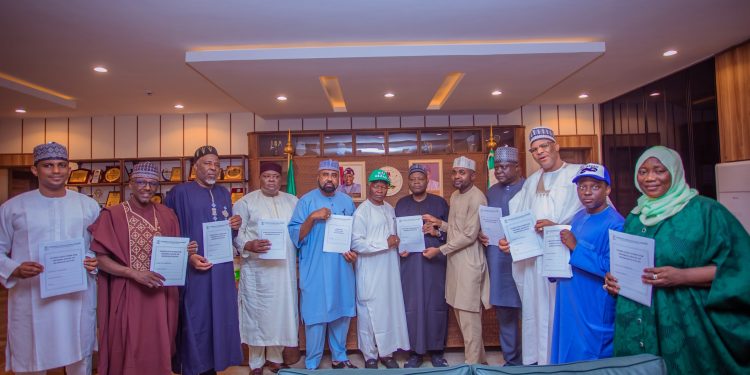 APC Completes Gombe Candidate Nomination, Presents INEC Forms to Flag Bearers