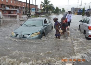 Residents Stranded As Floods Destroy Lagos Communities