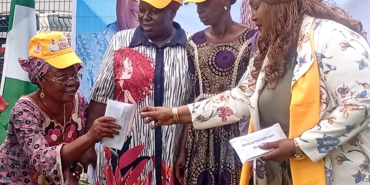 Osun First Lady Empowers 200 Young Widows, Seeks Support for husband