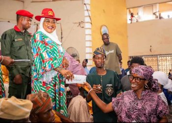 Remi Tinubu empowers 1,000 Osun women with N50m grant