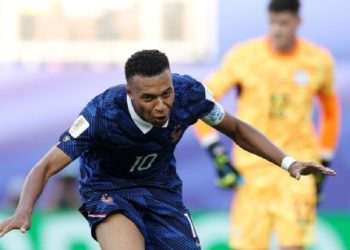 Mbappé penalty leads France past Paraguay at World Cup
