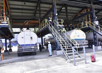 Dangote refinery seals $1bn backing ahead of planned IPO