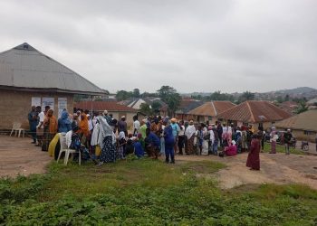 Osun Decides: Voters, Security Operatives, INEC Officials Arrive Oyetola’s Polling Unit