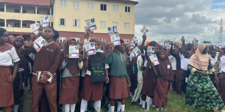 Foundation donates 100,000 notebooks to Osun Public Secondary Schools